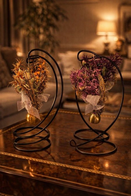 تحف حديد مع ورد تعليقة